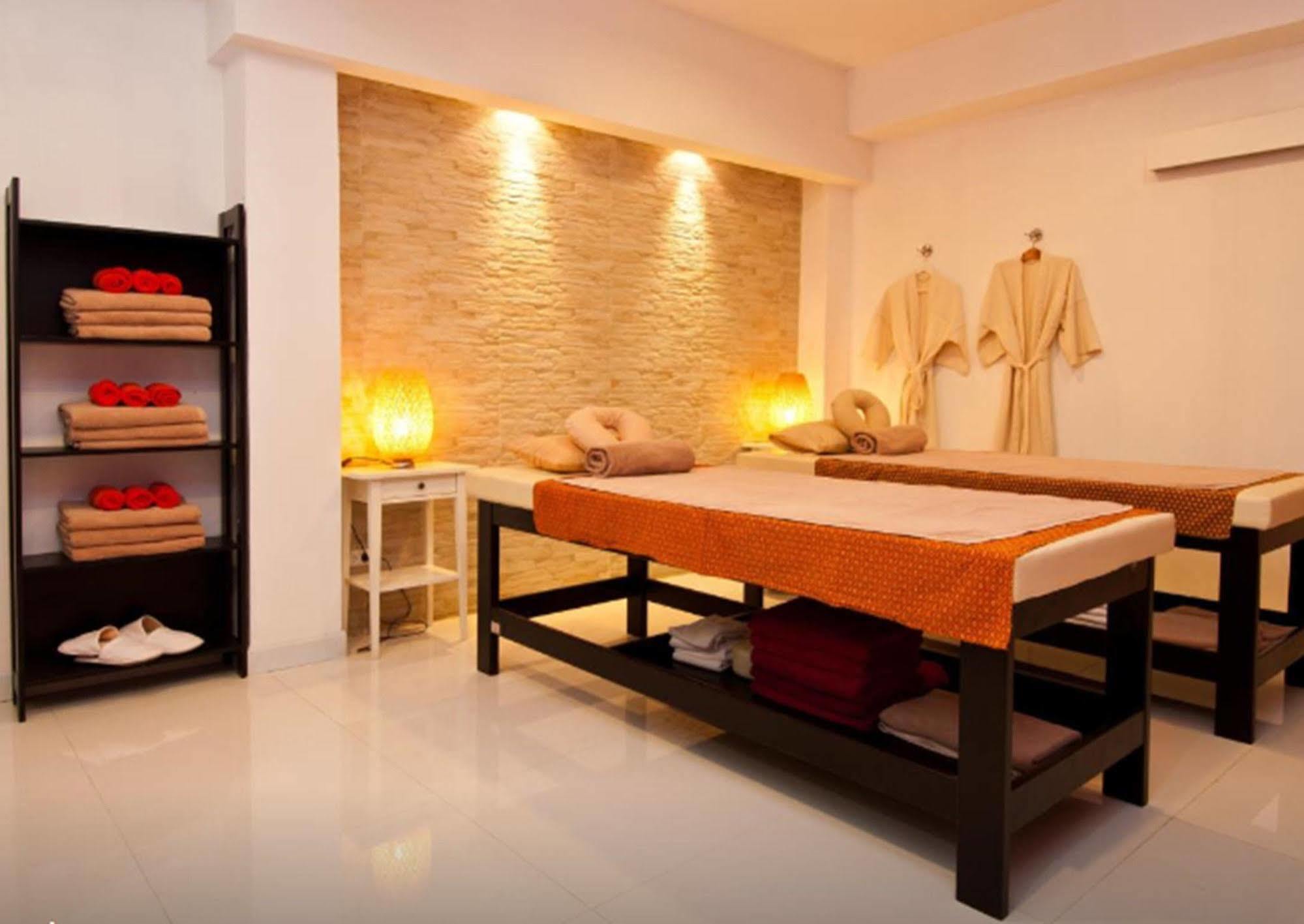 A2 Hotel Банкок Екстериор снимка