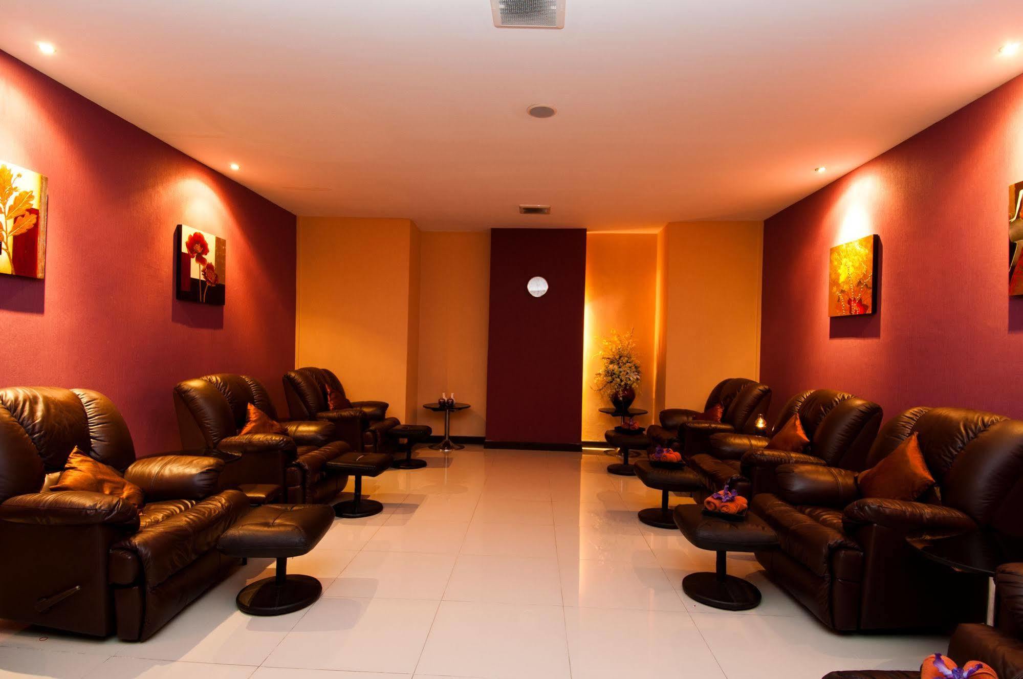 A2 Hotel Банкок Екстериор снимка